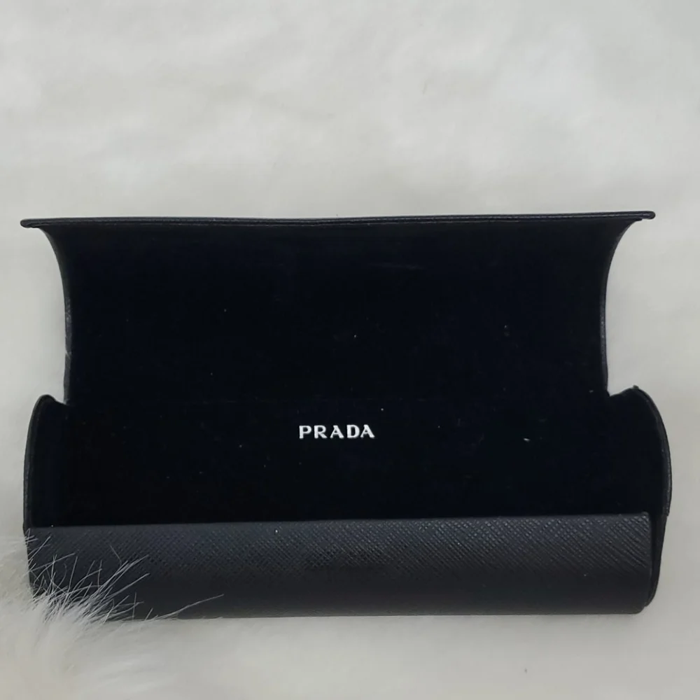 Prada used +2